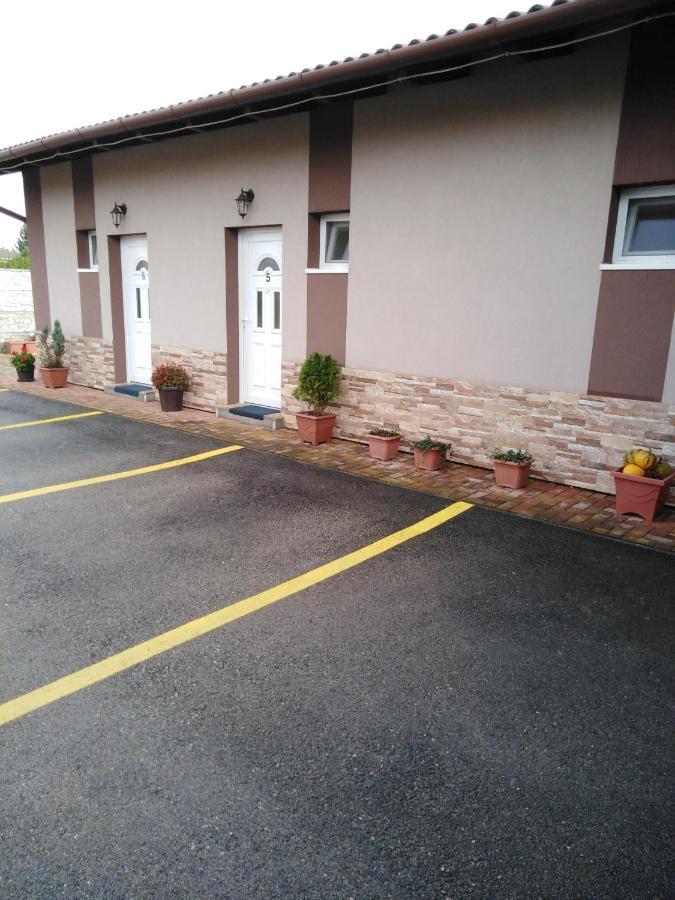 Boglarka Vendeghaz Apartment Mosonmagyarovar Bagian luar foto