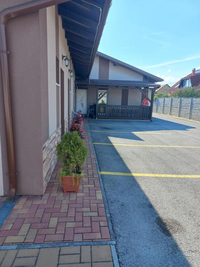 Boglarka Vendeghaz Apartment Mosonmagyarovar Bagian luar foto