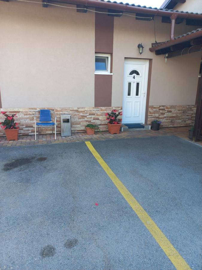 Boglarka Vendeghaz Apartment Mosonmagyarovar Bagian luar foto